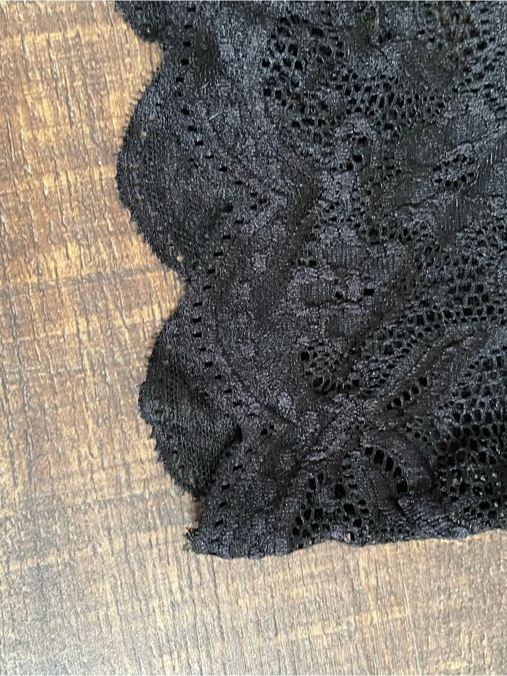 SHEIN Black See-through Lace Scalloped Sexy Crop Top